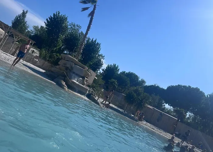 مكان تخييم Mobilhome 3 Chambres, 500m Plage, Camp 5 Etoiles *